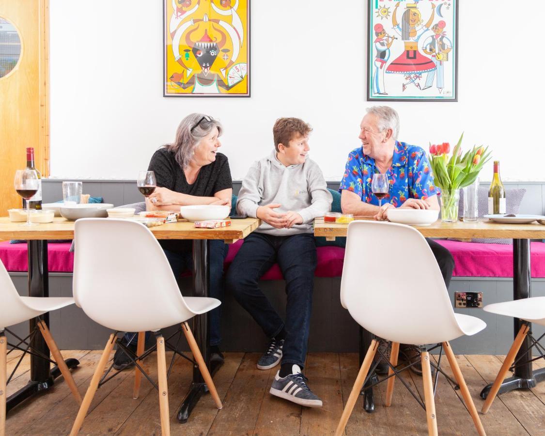 Ocean Backpackers Self-Catering Hostel Ilfracombe Exteriör bild