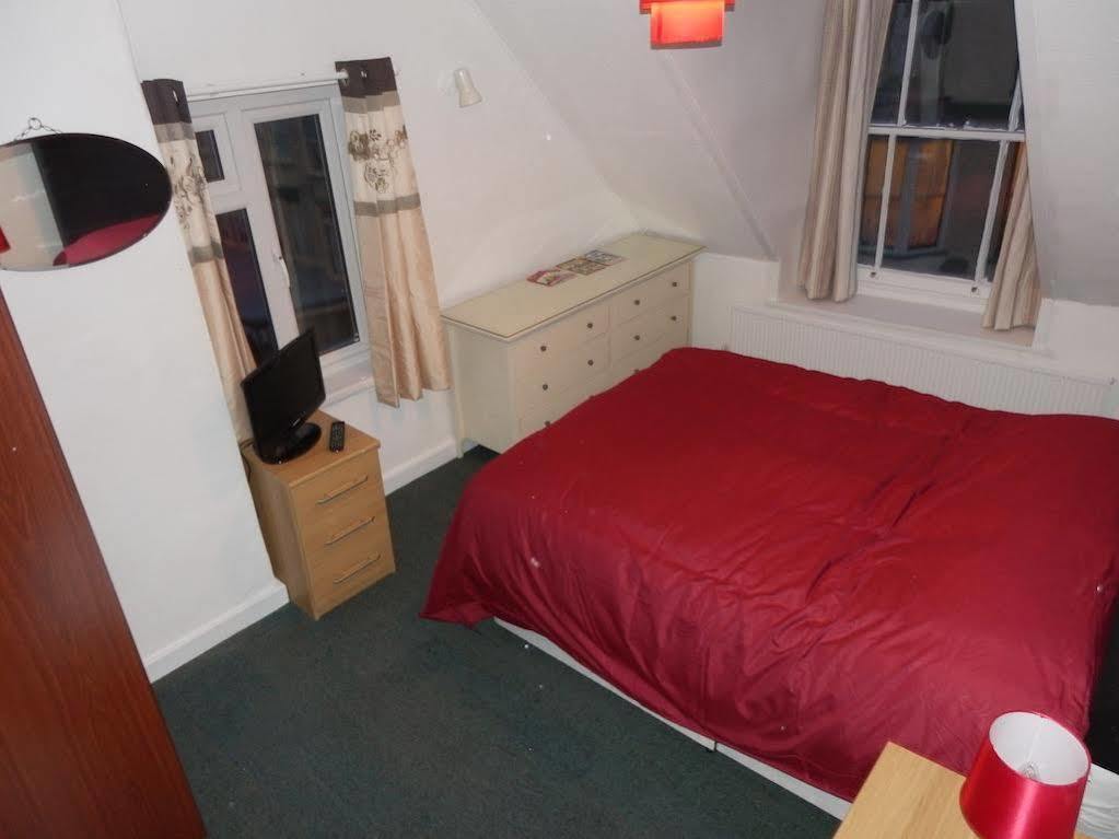Ocean Backpackers Self-Catering Hostel Ilfracombe Exteriör bild