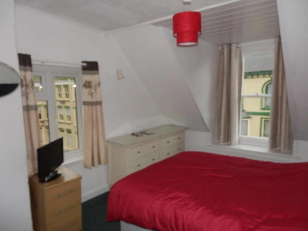 Ocean Backpackers Self-Catering Hostel Ilfracombe Exteriör bild
