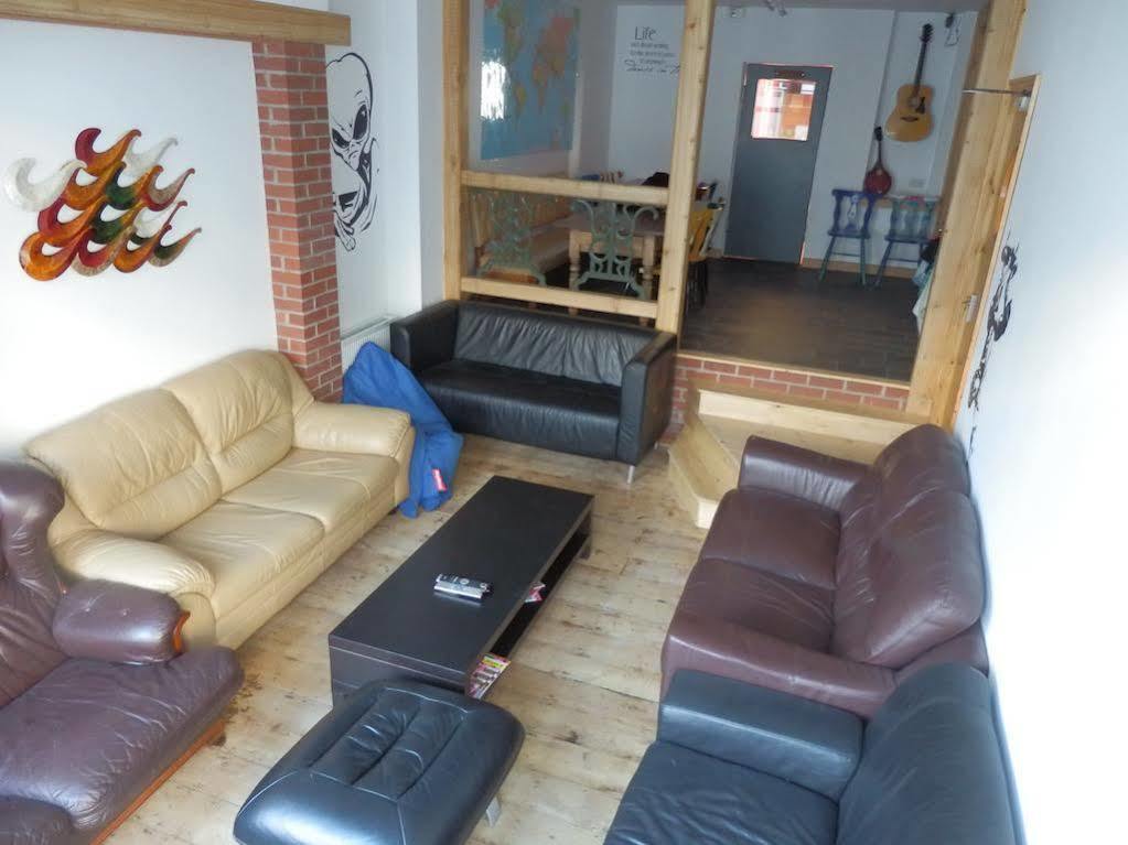 Ocean Backpackers Self-Catering Hostel Ilfracombe Exteriör bild